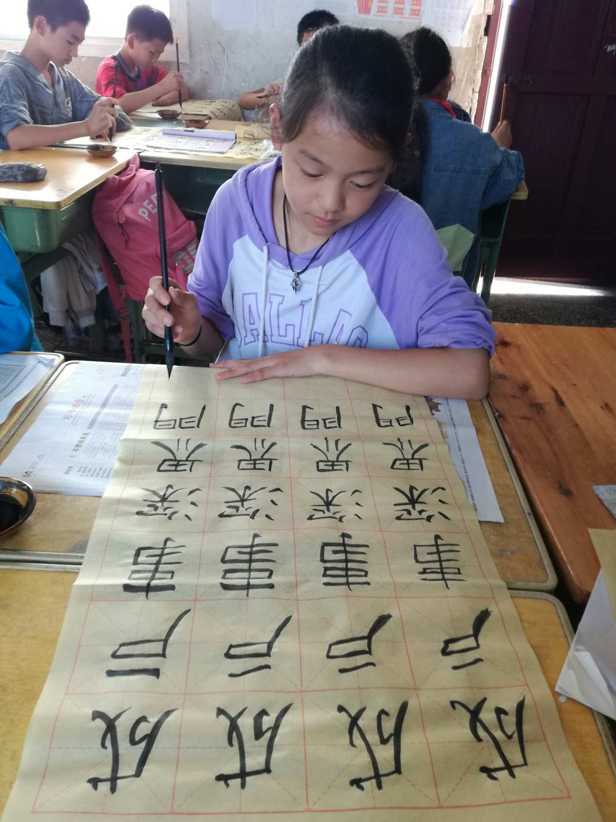 胸下夹笔_胸能夹住笔是下垂吗_胸下夹笔是胸下垂吗
