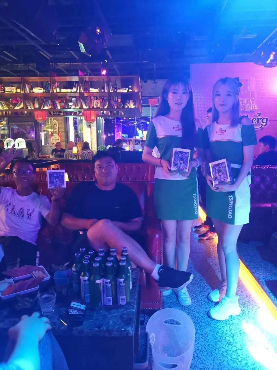 酒吧喝酒的小游戏_酒吧喝酒游戏规则_酒吧喝酒游戏