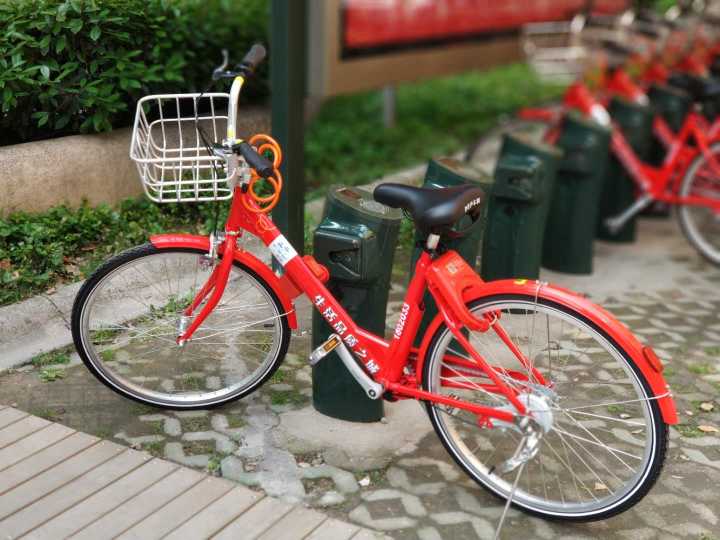 小红车下载_小红车下载的壁纸怎么本地观看_小红车下载的应用程序怎么使用